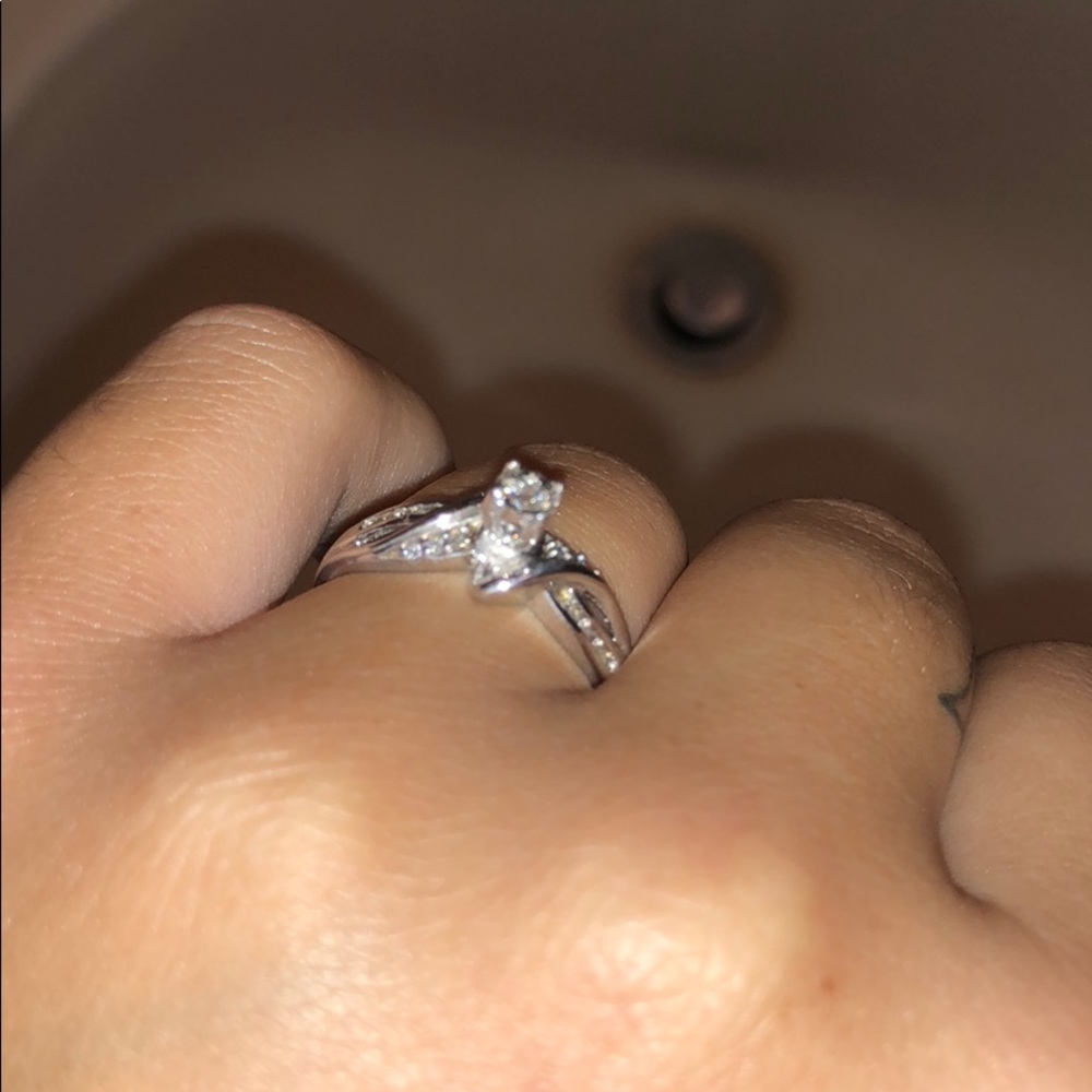 Engagement ring! - Picture 2 of 4